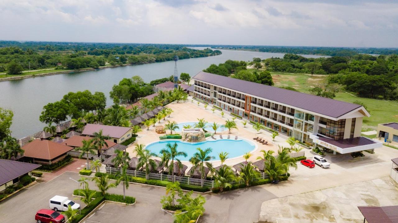 River Palm Hotel And Resort Powered By Cocotel Bugallon Экстерьер фото